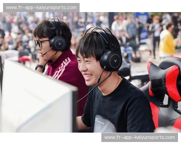 英雄联盟电竞直播：从观赛到成长的全景之旅